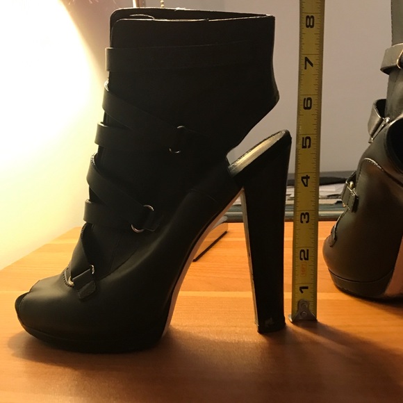 The most killer Gucci booties + shoe bags - Picture 3 of 8